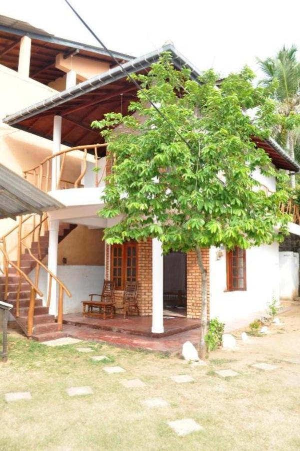 Dilena Beach Inn 탕갈레 외부 사진